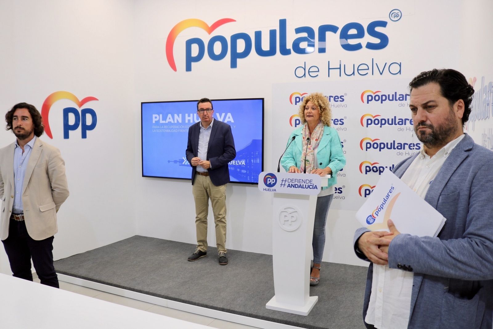 Presentación del plan Activemos Huelva en la sede popular.