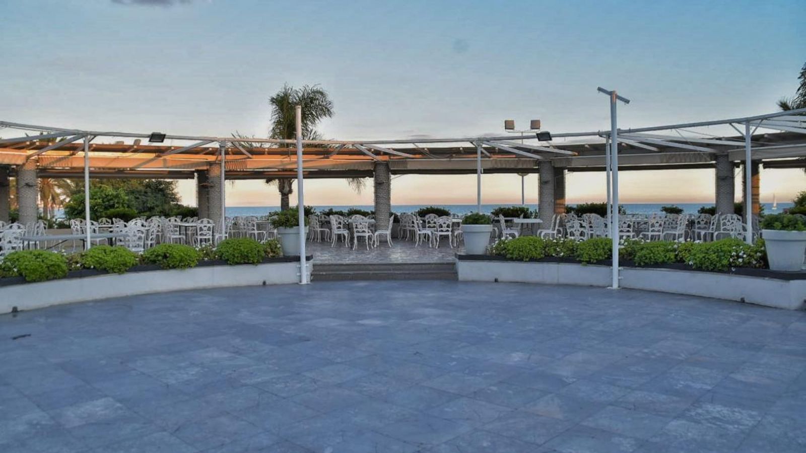 La zona exterior del restaurante, con capacidad para 350 personas. La zona exterior del restaurante, con capacidad para 350 personas.