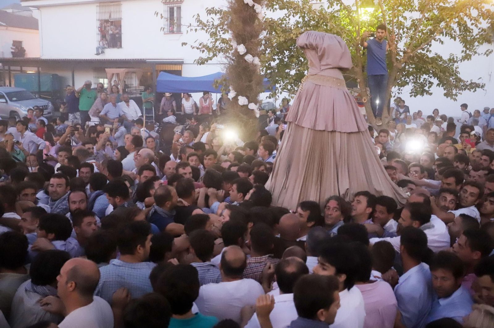 Recuerda las imágenes de la Venida de la Virgen del Rocío a Almonte en 2019