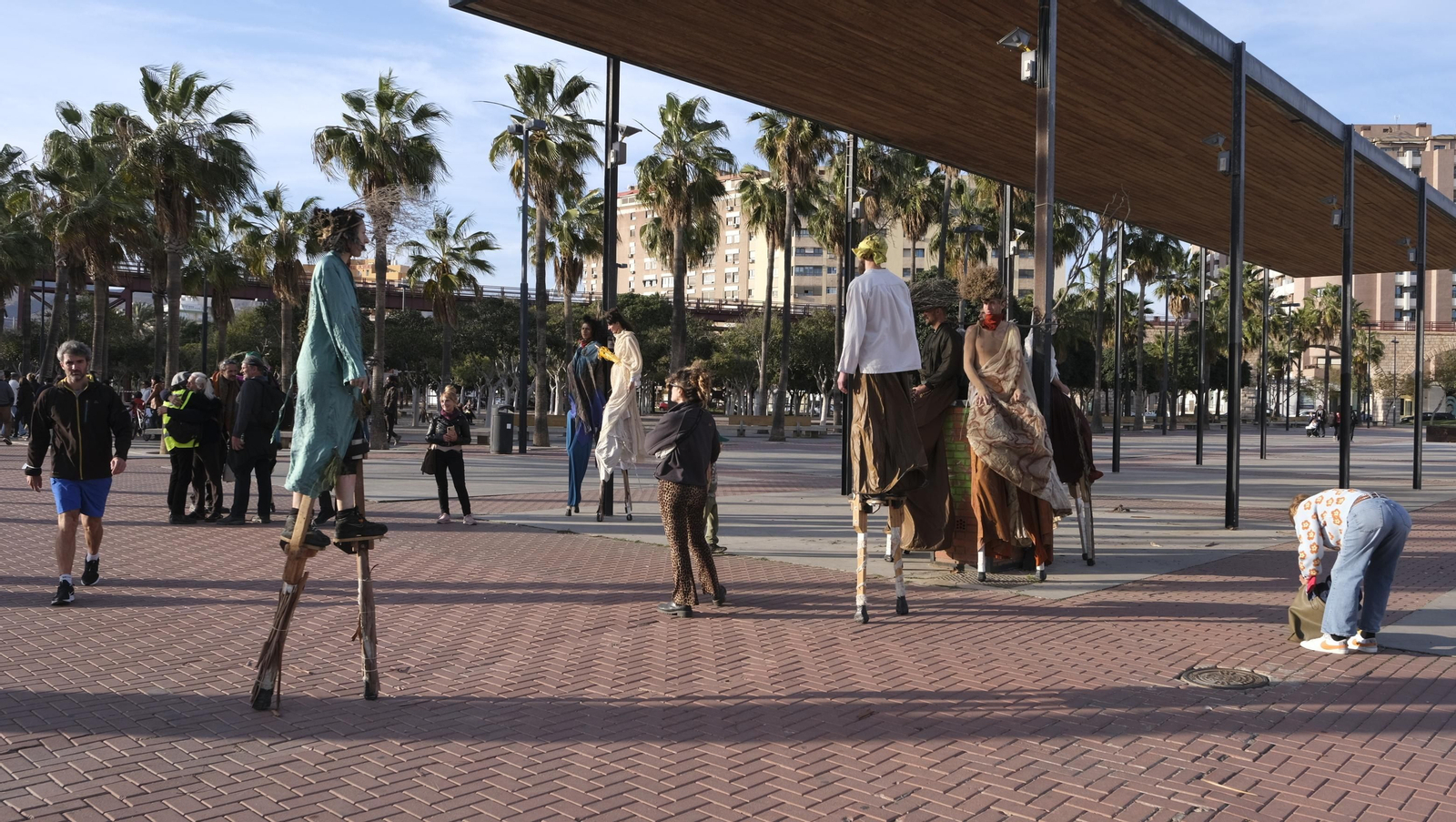 Fotogalería manifestación a favor de energías renovables ordenadas. Almería