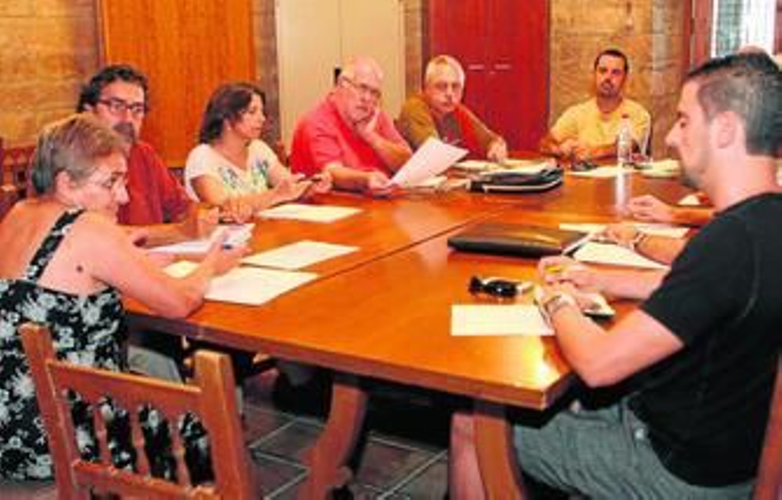 Los miembros de la plataforma, ayer durante la reunión.