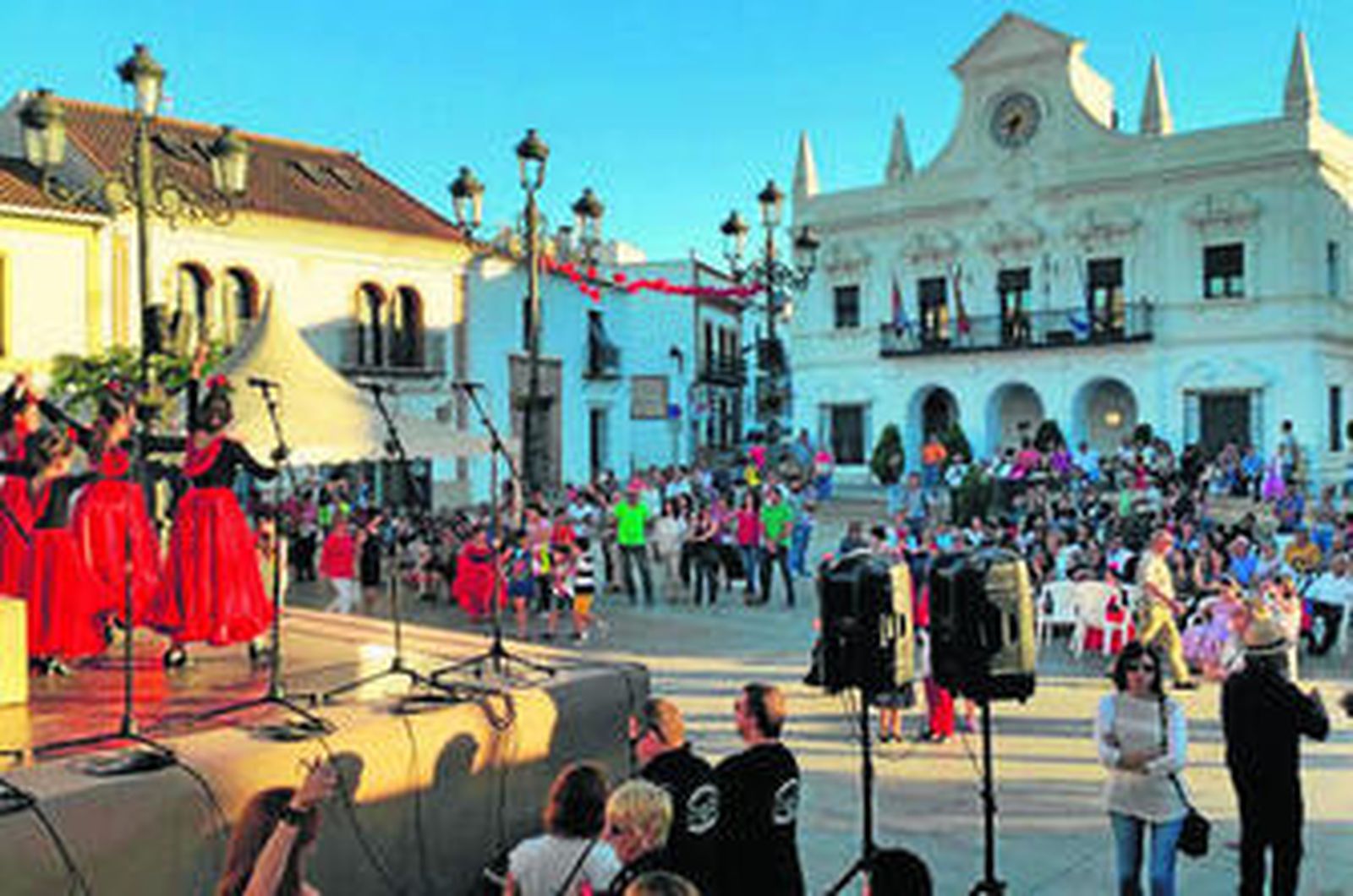 El concurso congregó a un gran número de personas en la Plaza Redonda de Cartaya.