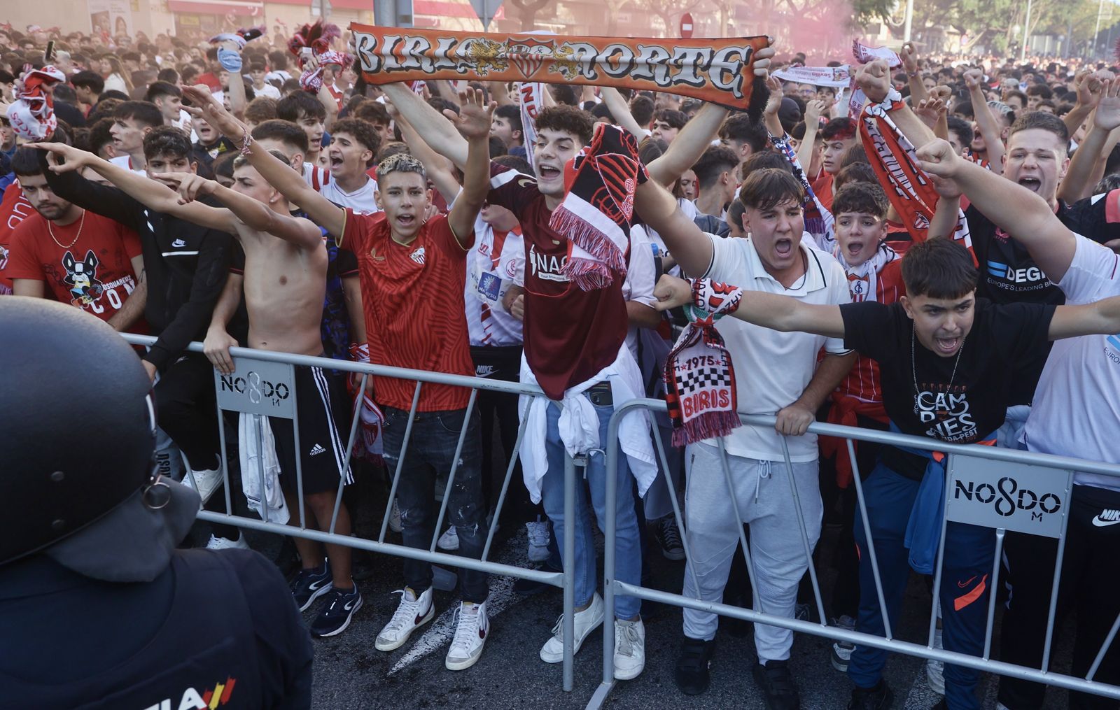 Llegada del Sevilla al Pizjuán