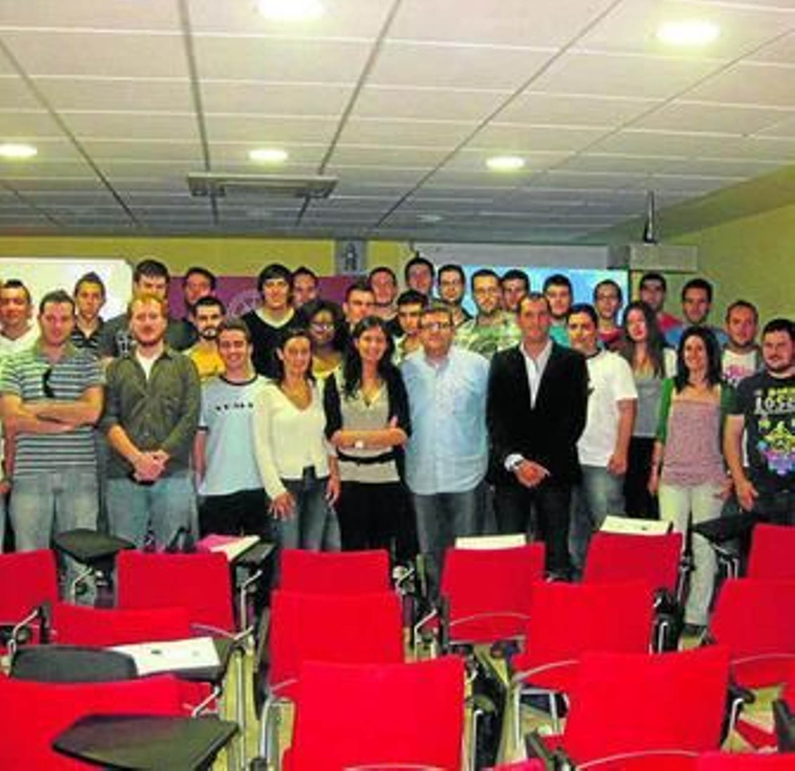 Estudiantes que han participado en el seminario Tecnocreativa.