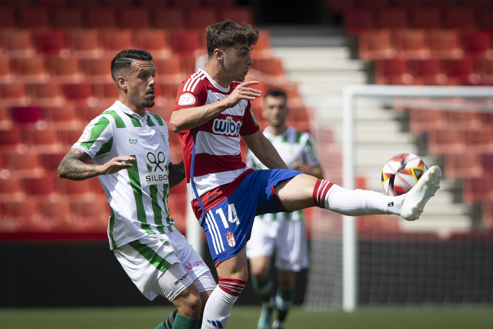 Las mejores fotos del ambiente en el Recreativo Granada - Córdoba CF