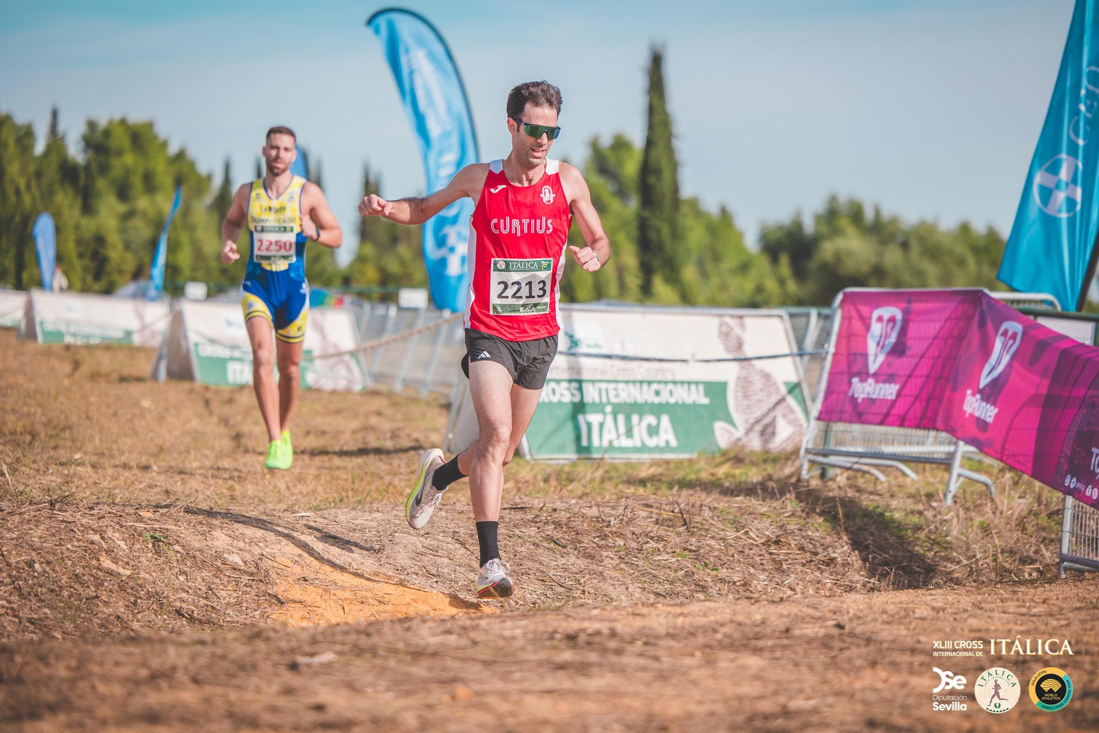 Búscate en las fotos del Cross de Itálica 2025 | 3