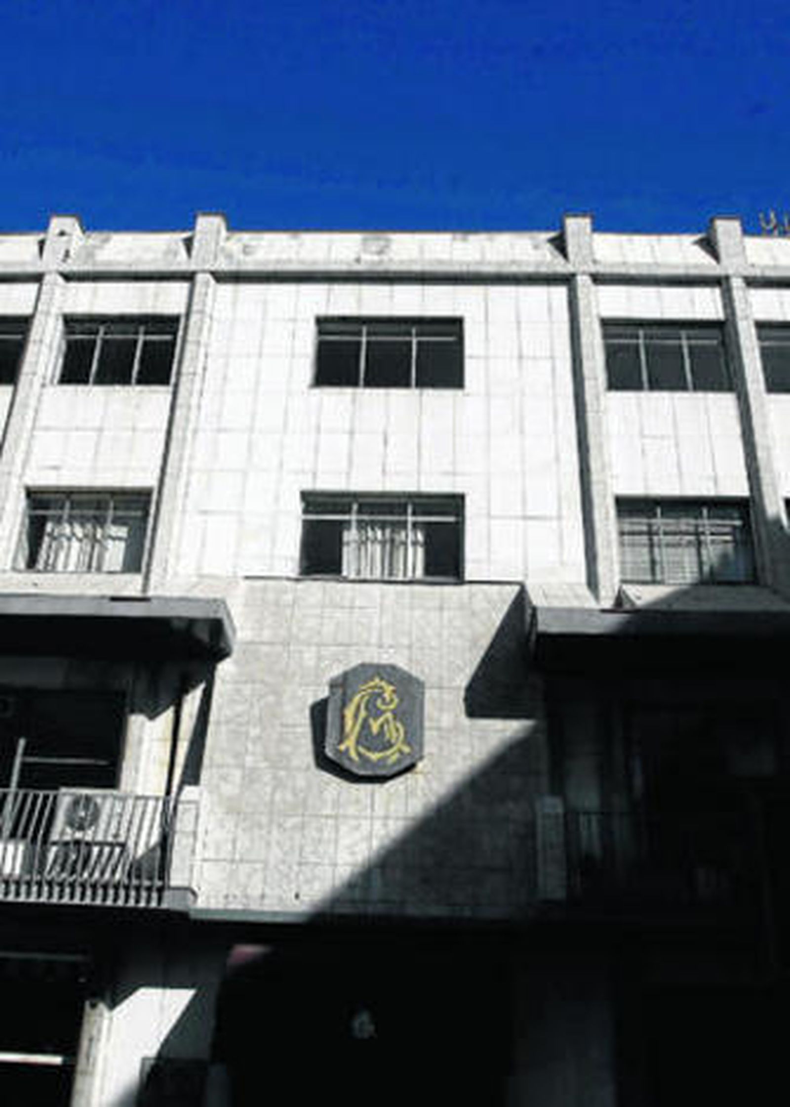 Imagen de la fachada principal del Casino de Algeciras desde la Plaza Alta.