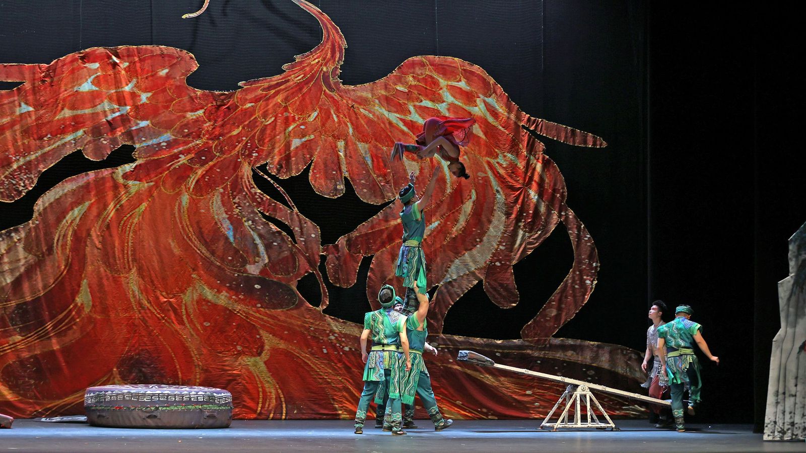 Imágenes del 'Gran Circo Acrobático de China' en el Teatro Villamarta