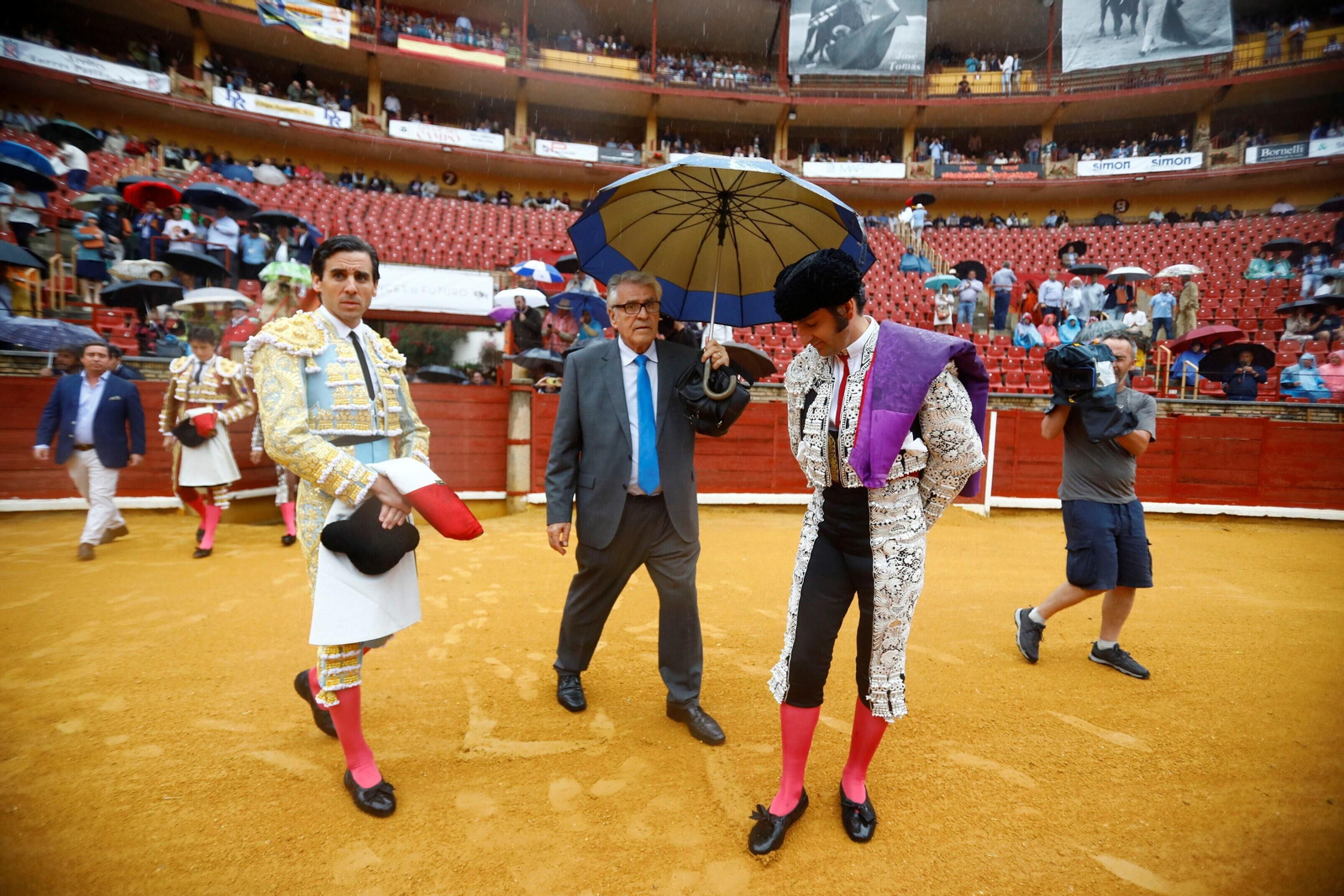 La lluvia obliga a aplazar la corrida de toros de este sábado en Córdoba, en imágenes