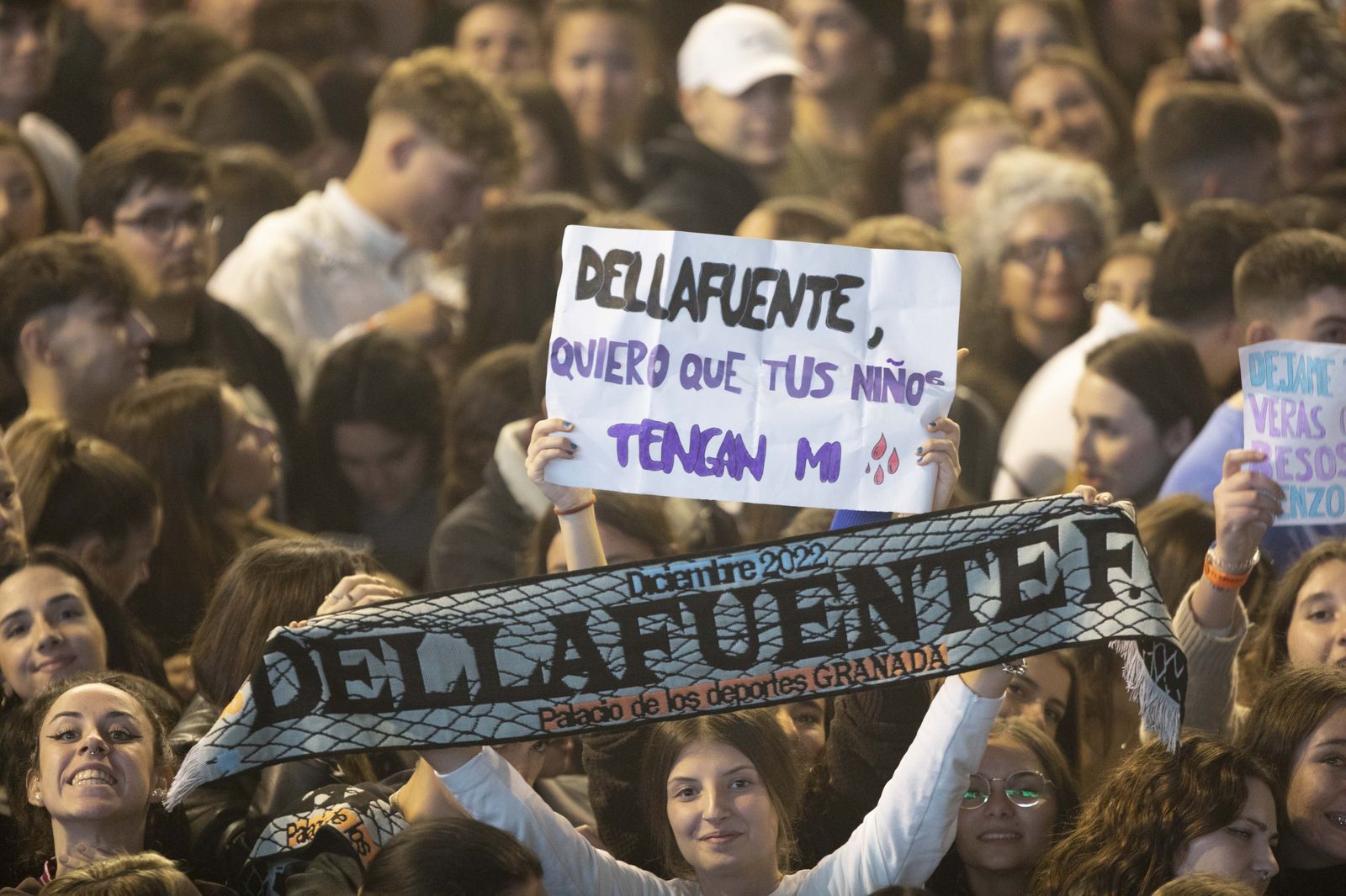 Dellafuente vuelve a tocar la cúspide en su segundo concierto en Granada, en imágenes