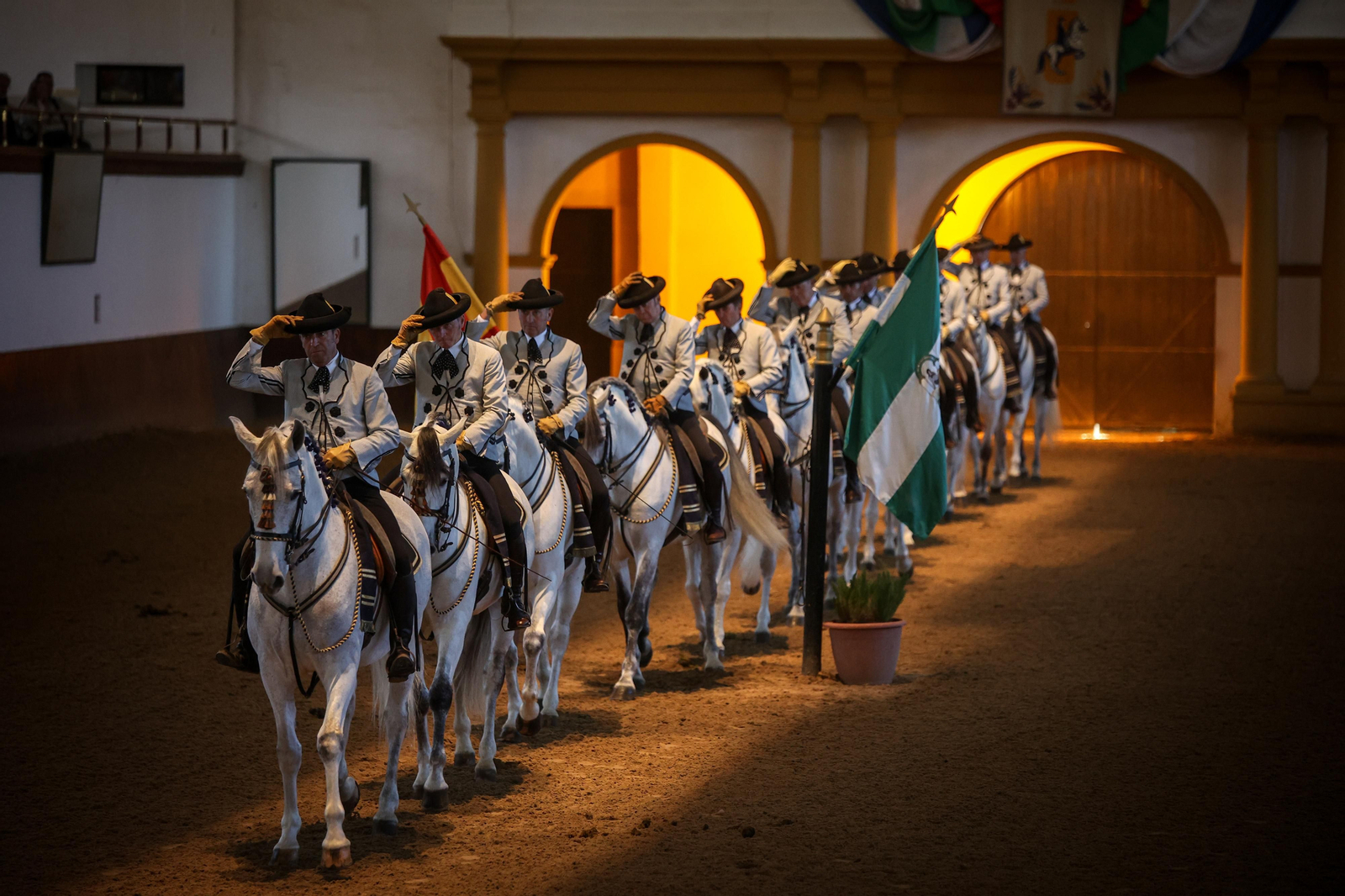 Emotiva despedida del jinete Manolo Ruíz en la Real Escuela