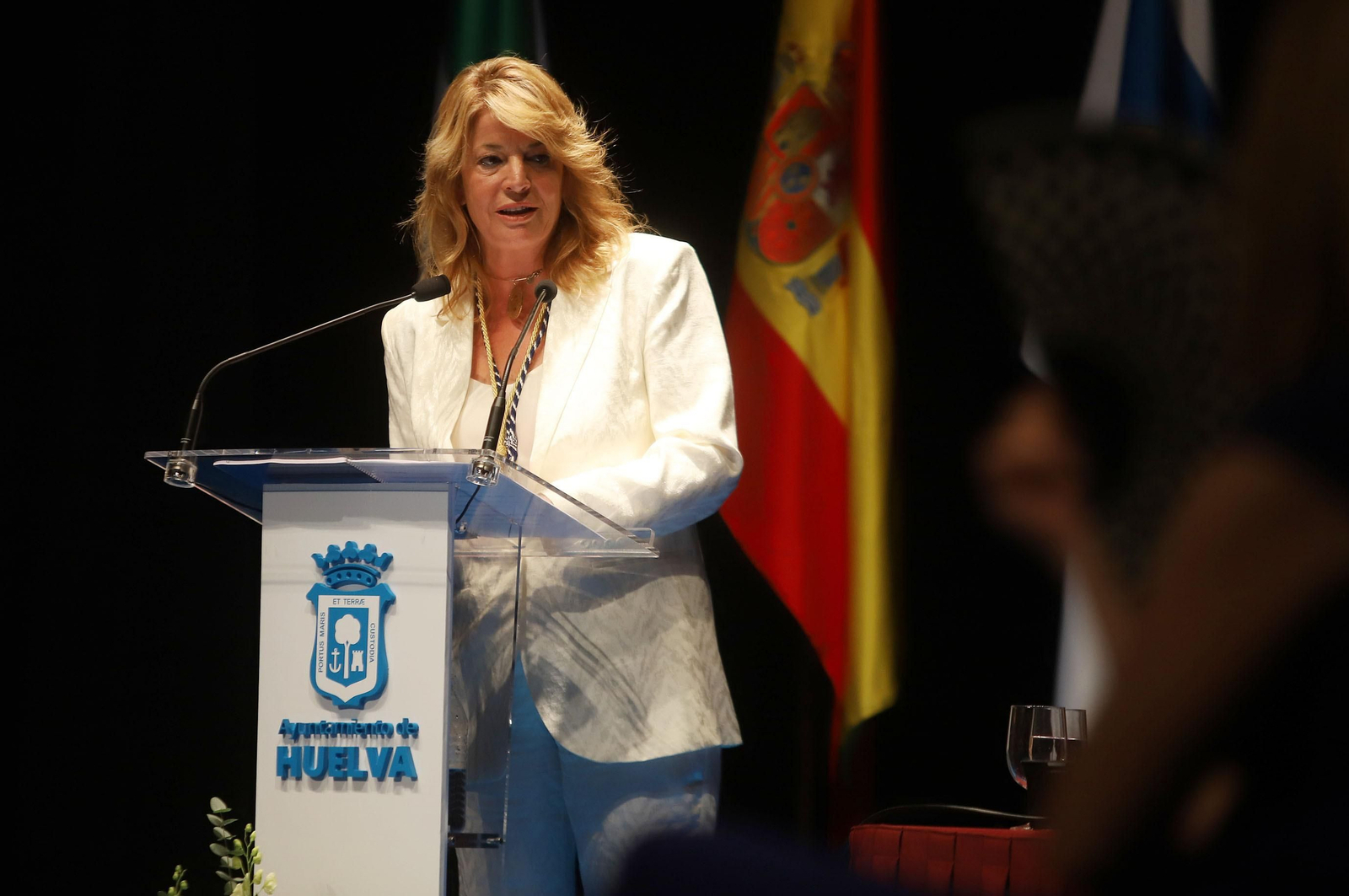 Imágenes de la toma de posesión de Pilar Miranda como alcaldesa de Huelva