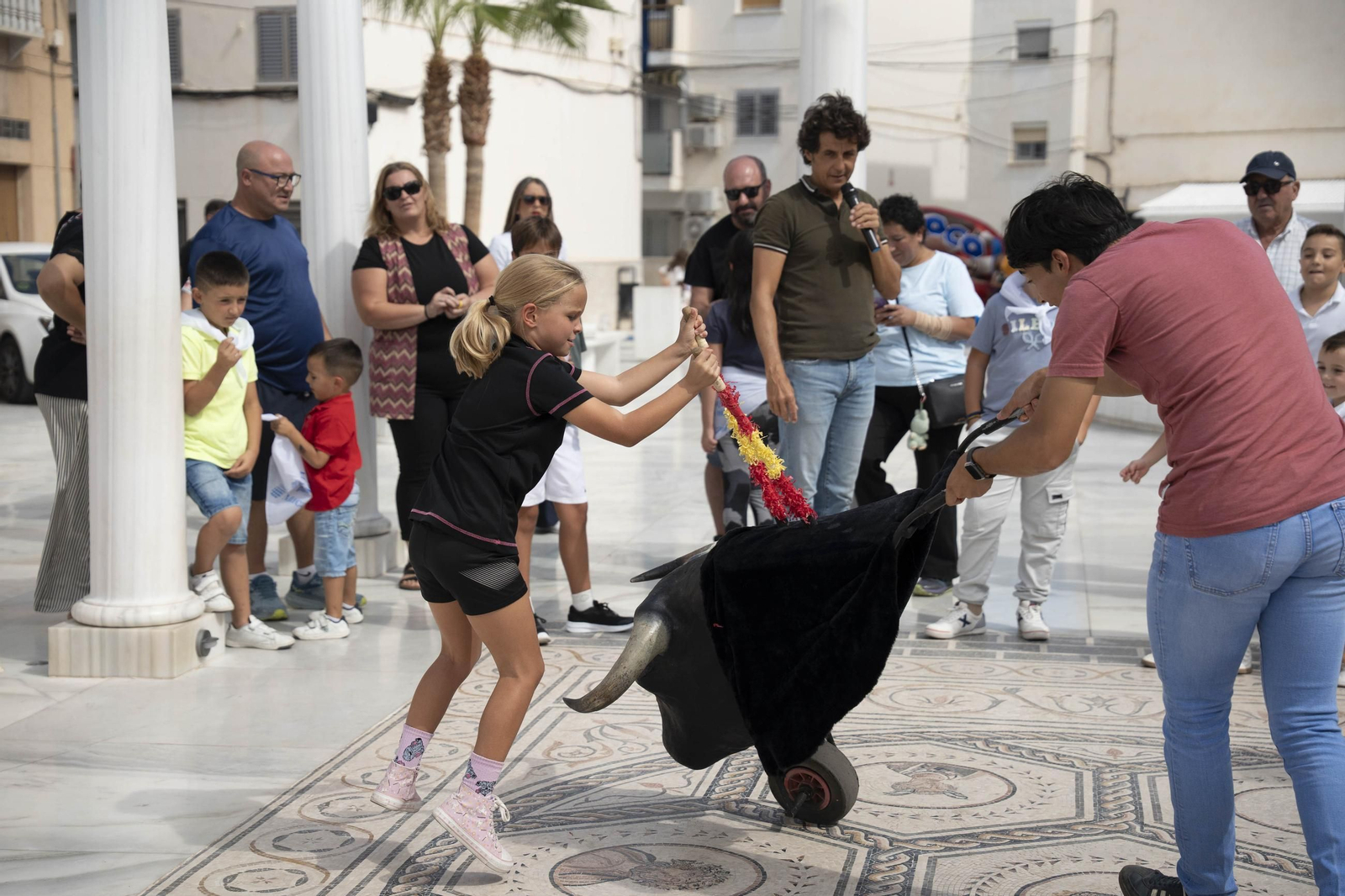 Las imágenes del taller de toros para niños y toro mecánico en Macael