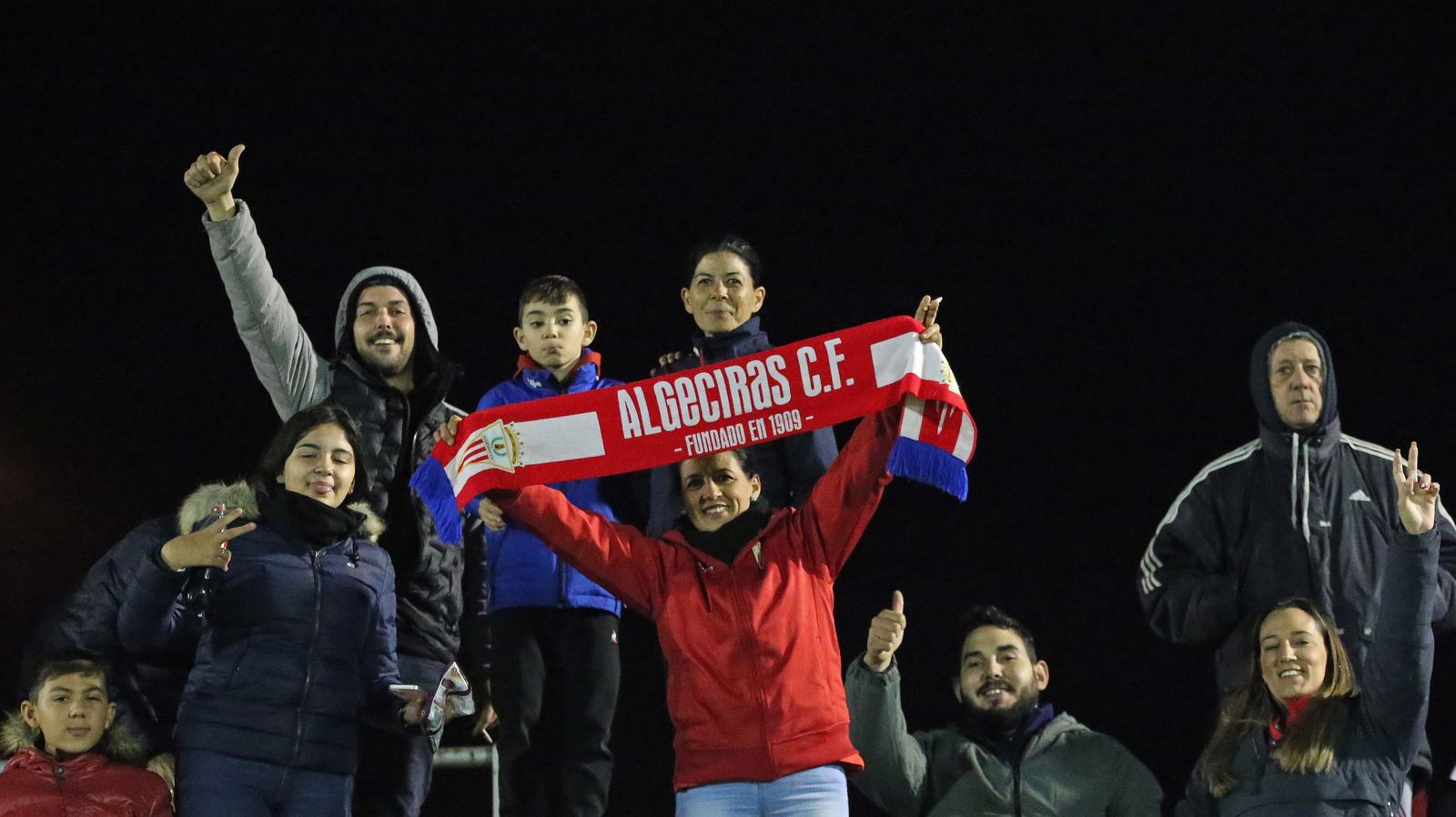 Fotos de la afición en el Nuevo Mirador