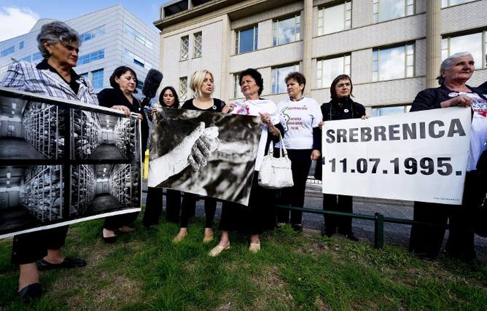Holanda indemnizará a las víctimas serbias de la masacre de Srebrenica