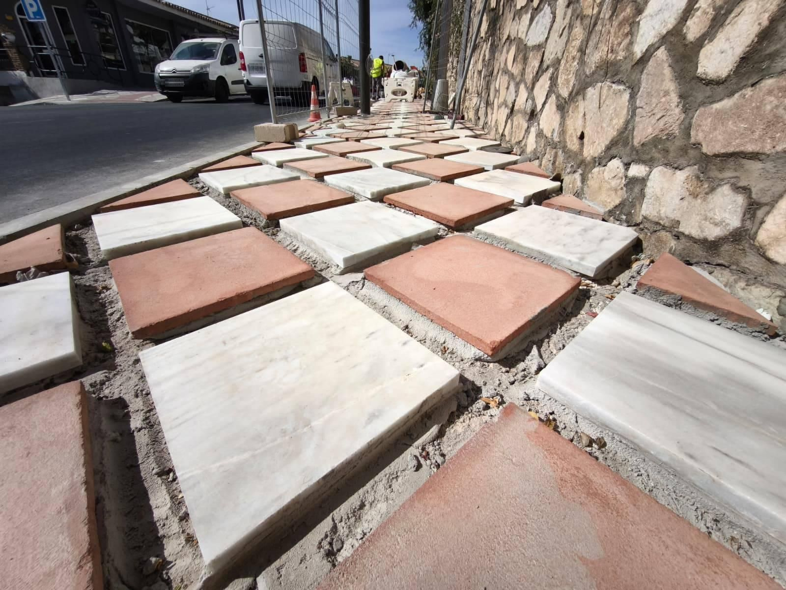 Los trabajos de solado en la avenida.
