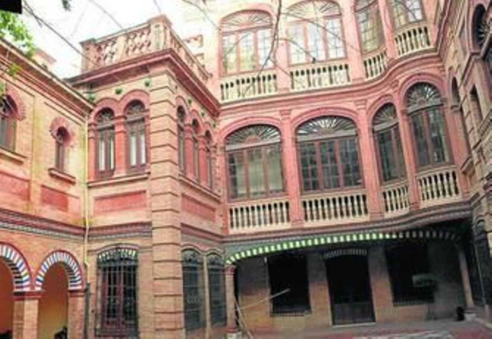 La Escuela Internacional de Posgrado, ubicada en el Palacio de los Condes de la Jarosa.