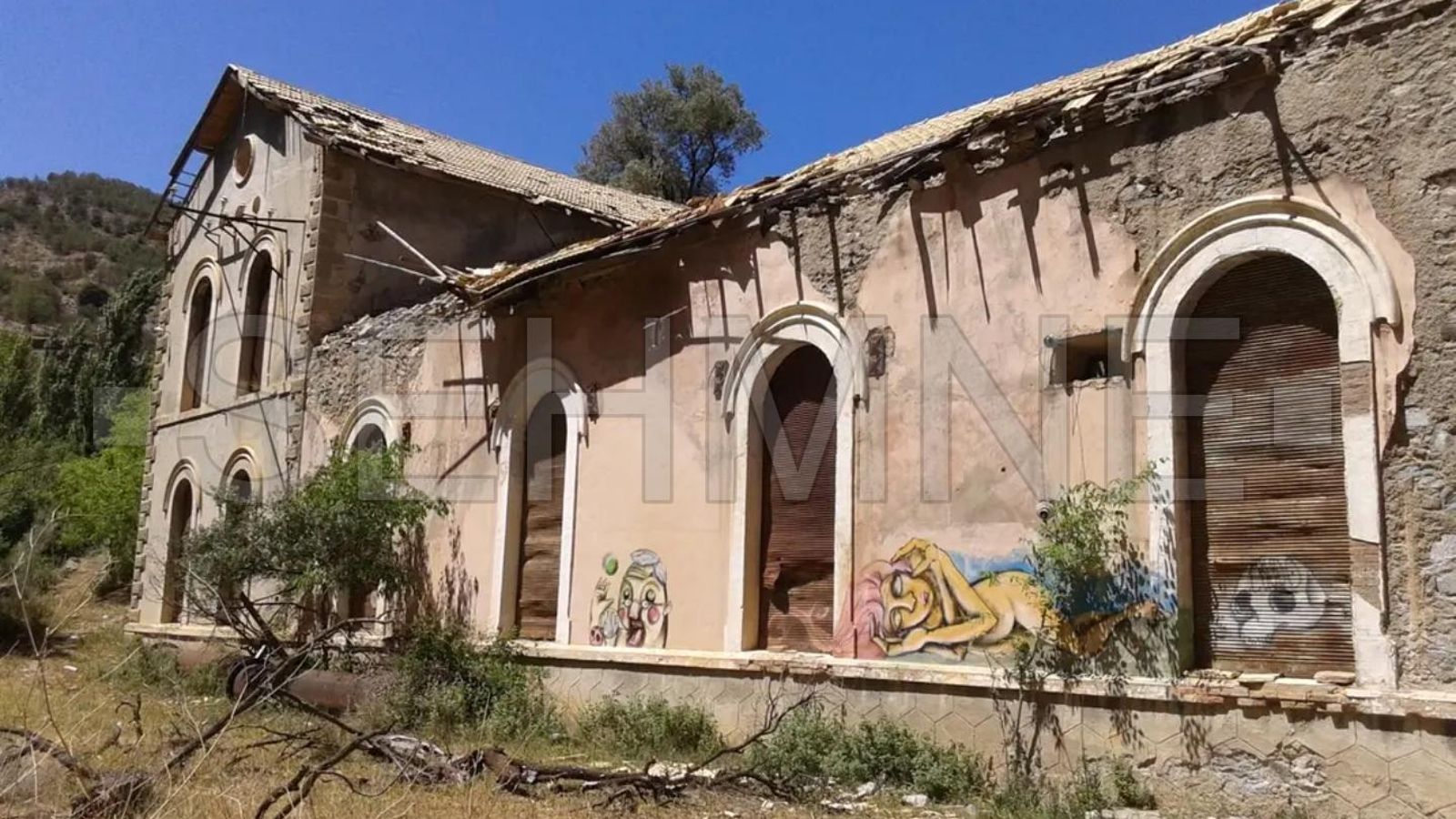 Estado de la central hidroeléctrica de Bayarque.