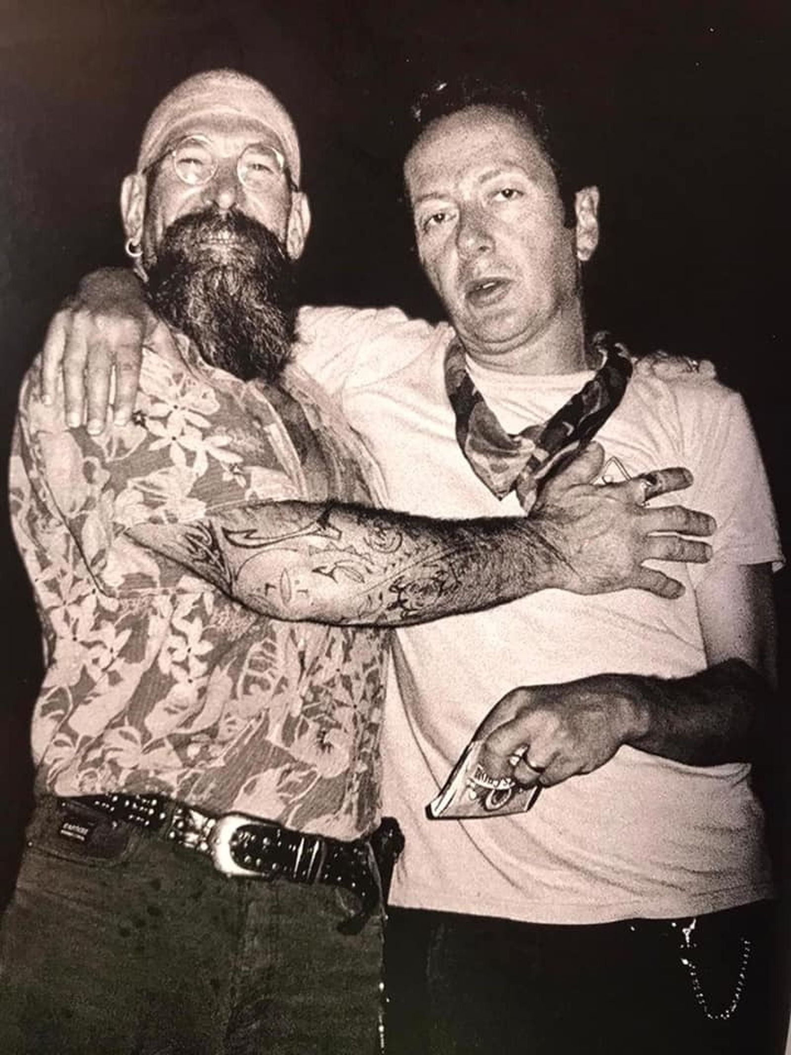 Jo junto al cantante Joe Strummer.