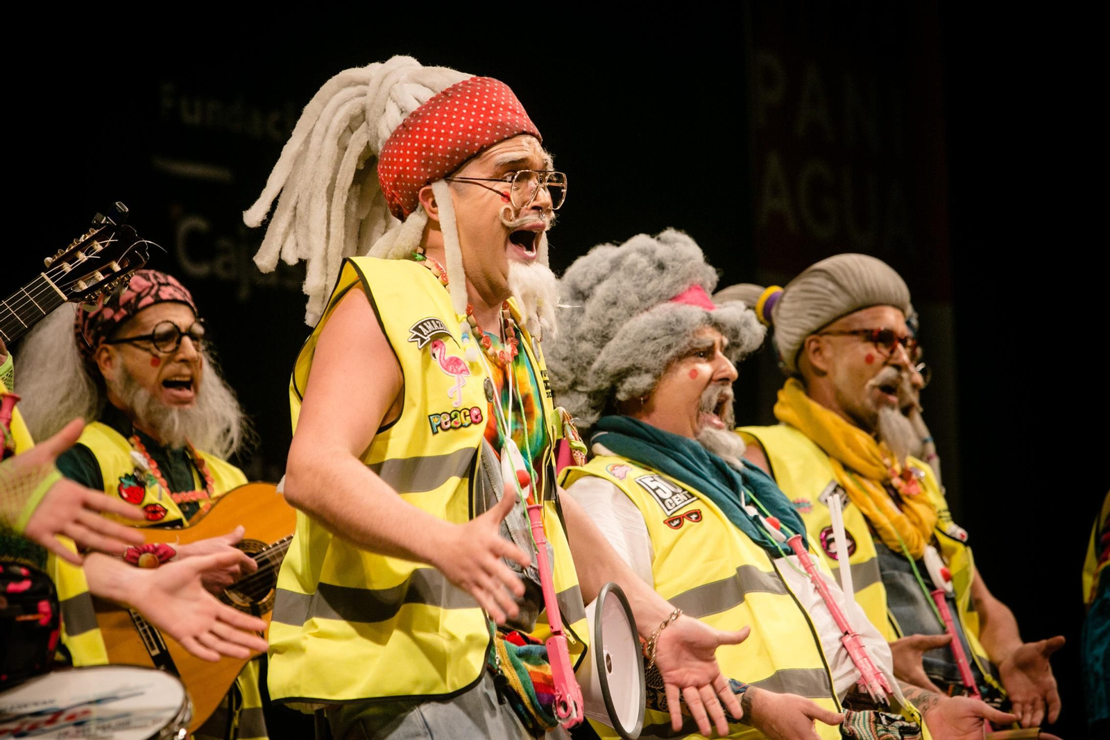 La chirigota "Los yayoflautas" cerró con su actuación la función del domingo.