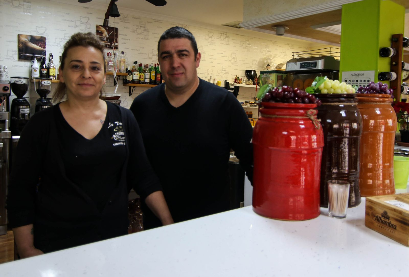 Rafael De Orta y Montserrat, en su negocio del barrio del Zaidín.