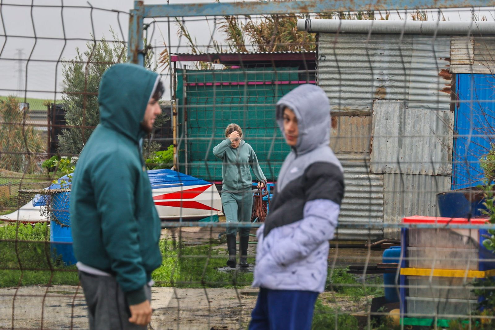 Fotografías del desalojo de familias y animales en Peguerillas por la borrasca Leonardo