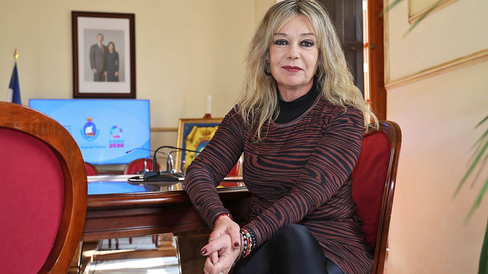 Rocío Cárdenas, en el Salón de Plenos del Ayuntamiento de San Juan del Puerto Rocío Cárdenas, en el Salón de Plenos del Ayuntamiento de San Juan del Puerto