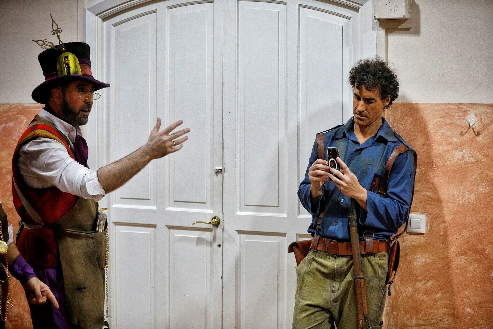 Comparsa 'El paseíto' en camerinos.