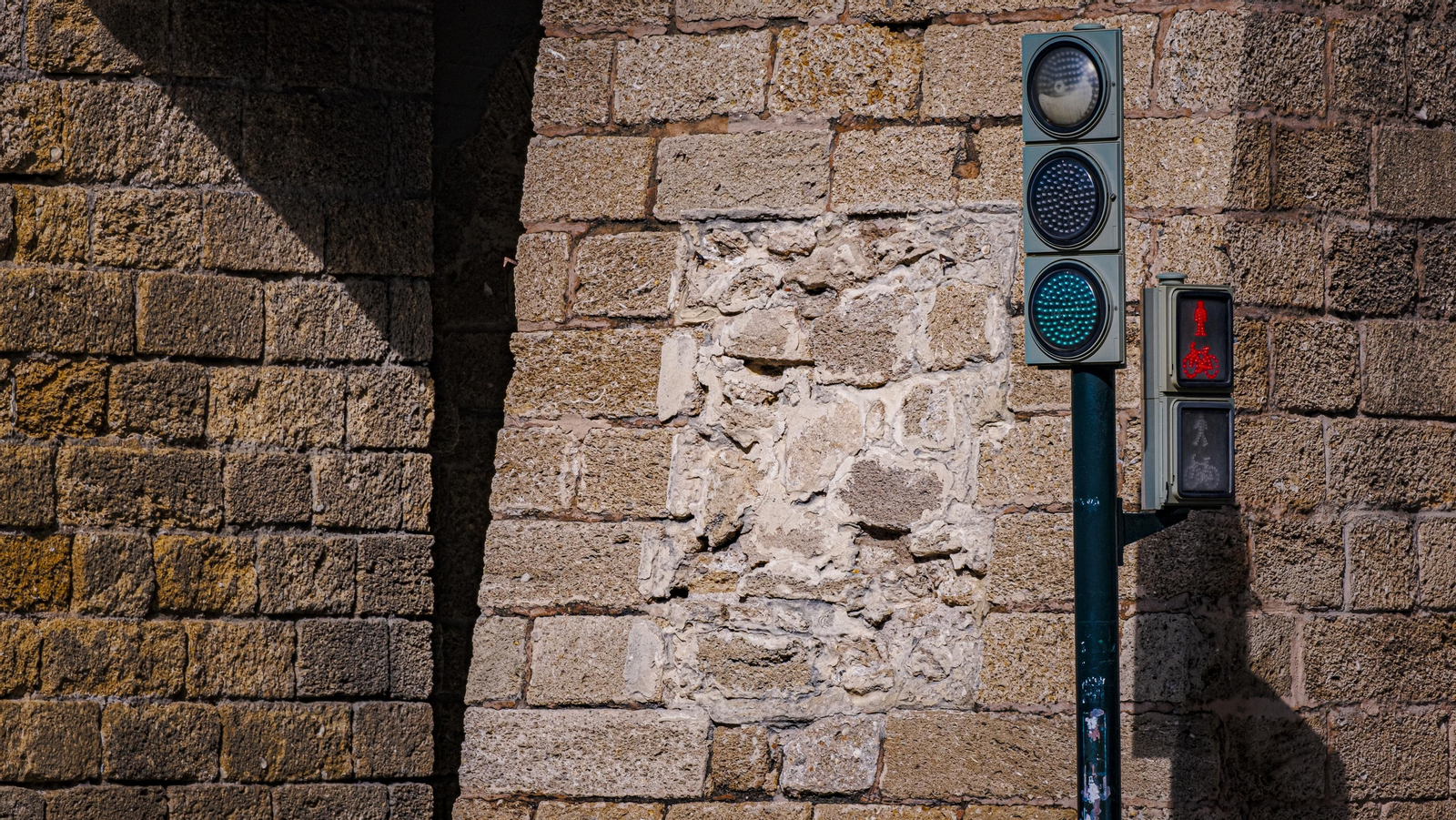 Estado del lienzo de muralla de las Puertas de Tierra de Cádiz.