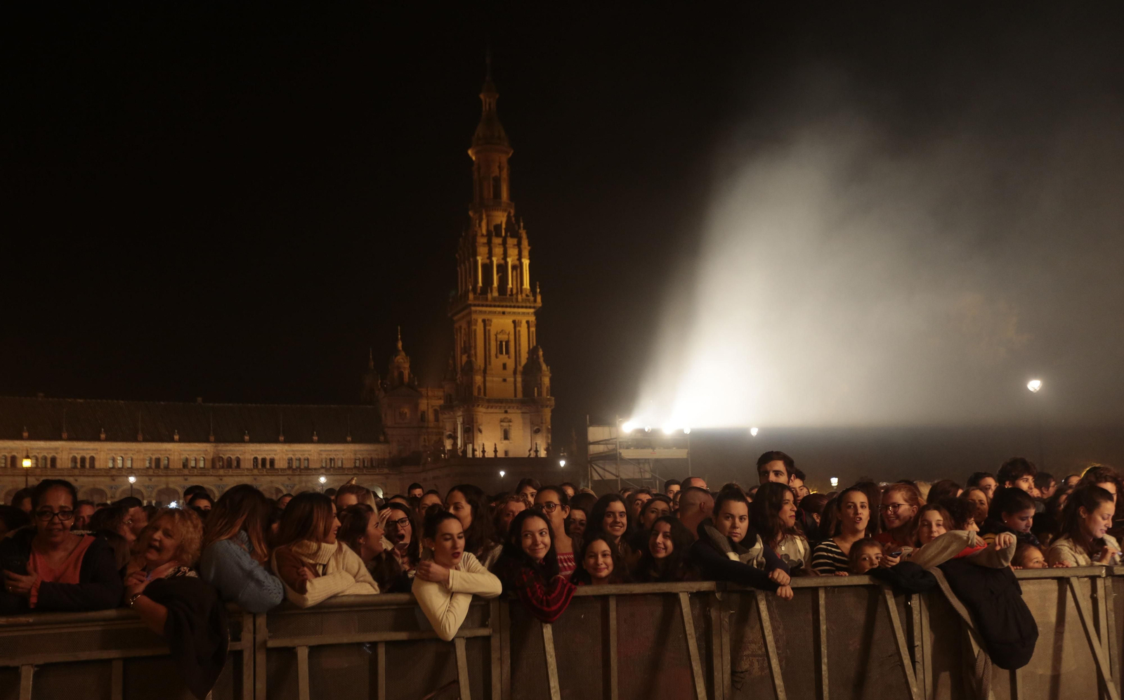 El concierto de Manuel Carrasco en la Plaza de España, en imágenes