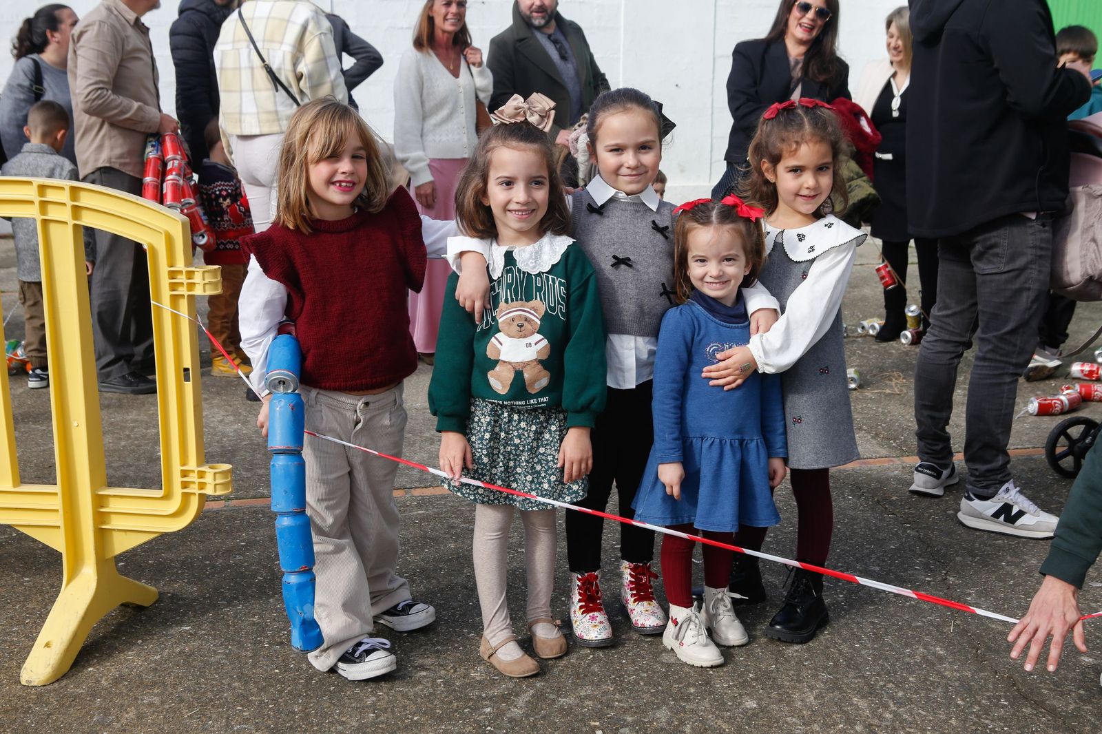 Búscate en las fotos del arrastre de latas 2026 en Los Barrios