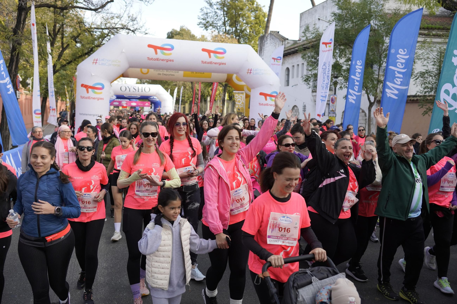 Búscate en las fotos de la Carrera de la Mujer de Sevilla