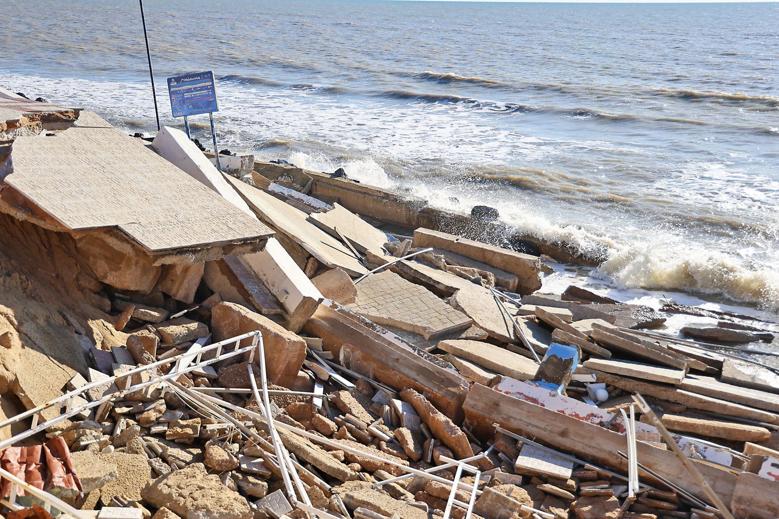 Las dramáticas fotografías del estado de las playas de Matalascañas tras el paso del temporal