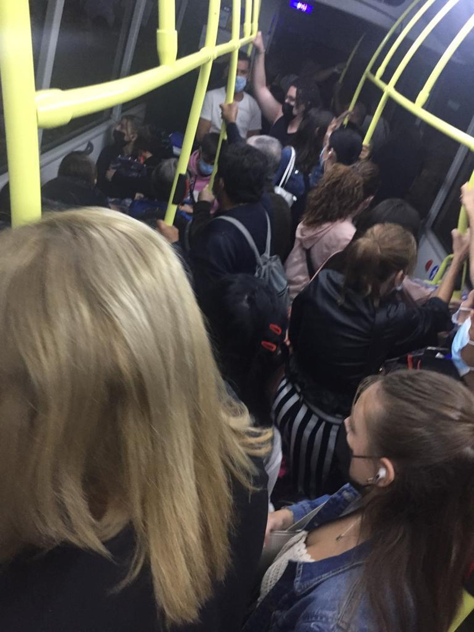 IU denuncia el “colapso y deficiencias” de la línea 156 a su paso por Las Gabias y Churriana de la Vega