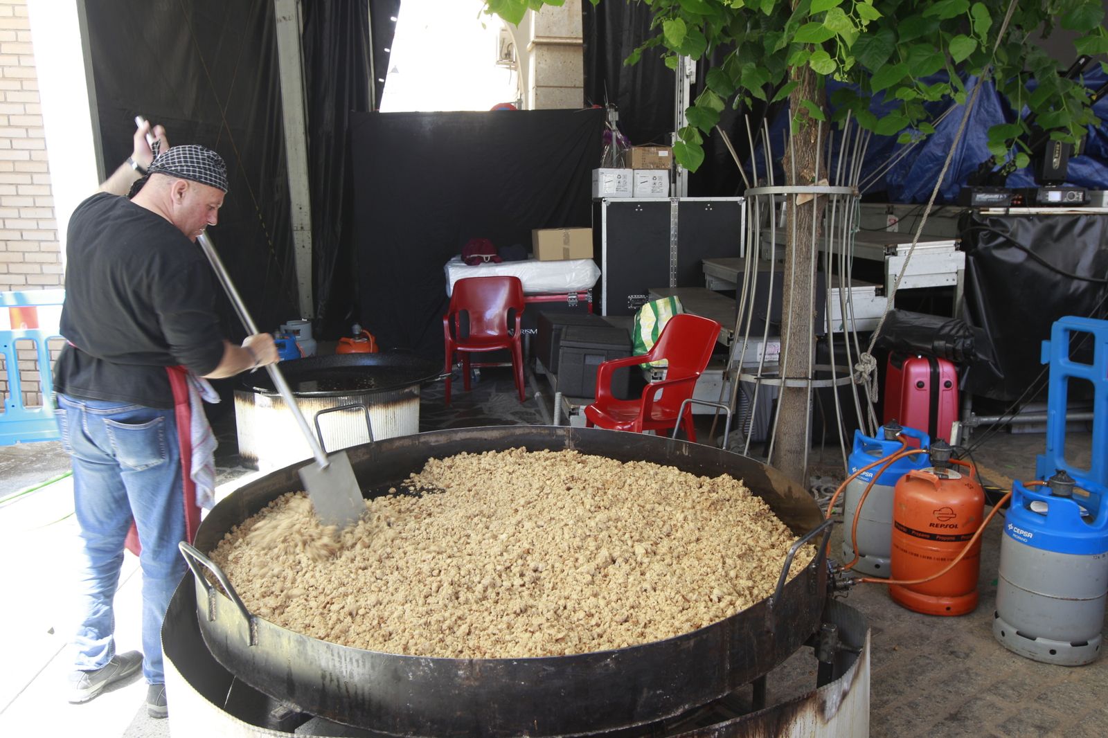 Imágenes de las Fiestas de Abrucena: concurso de mostos, encierro infantil y migas populares