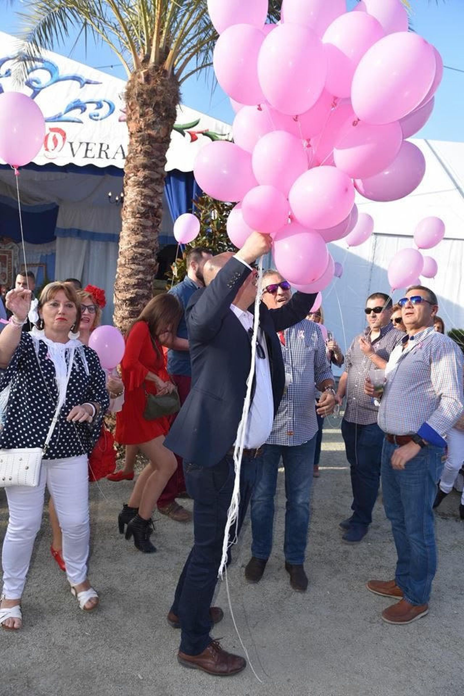 EN IMÁGENES. Siete intensos días de Feria llegaron este martes a su fin con la celebración del Día del Niño. Este sábado, encuentro vecinal en la caseta municipal. La Feria ha contado con toros hinchables, con charangas y grupos de percusión, con grandes artistas como José Manuel Soto, Los Brincos o El Arrebato, y con muchas ganas de pasarlo bien. La fiesta ha impedido alguna que otra actividad, como el festejo de rejones, pero en general el balances de esta Feria es positivo.