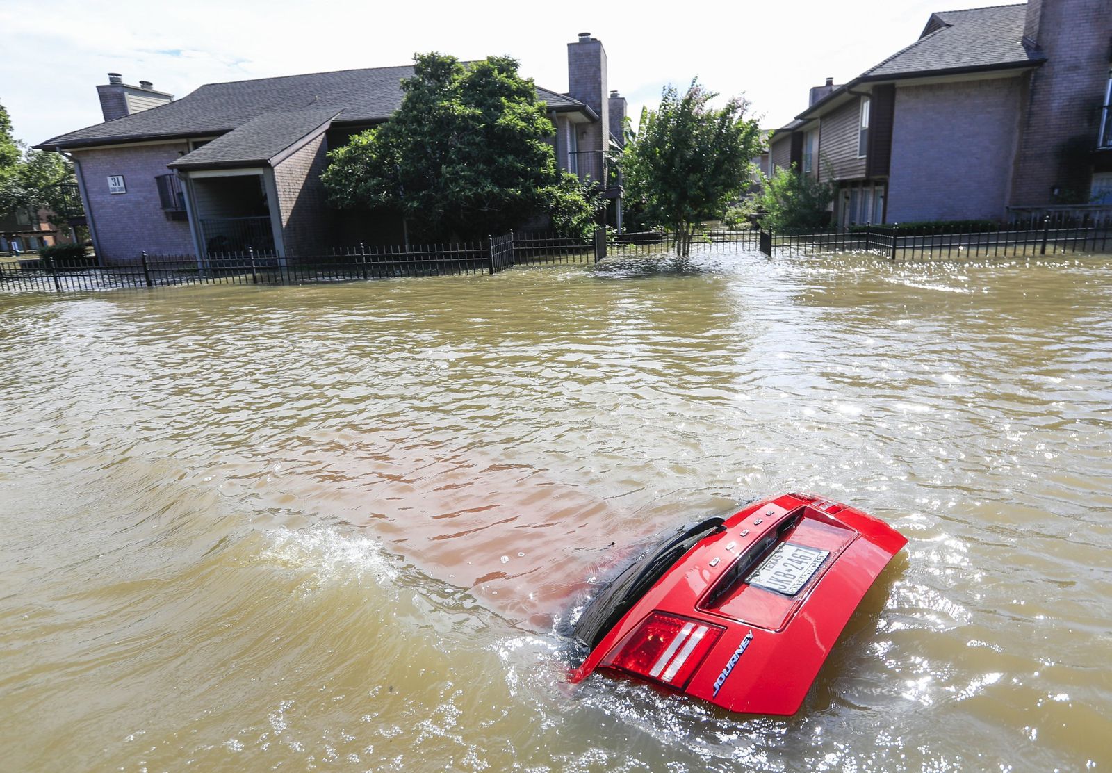Harvey avanza hacia Luisiana  tras devastar el sureste de Texas