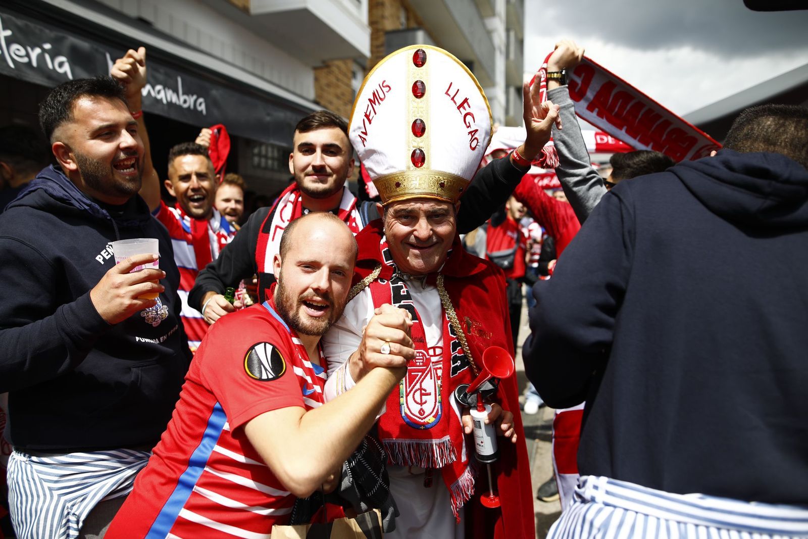 En imágenes: Los aficionados del Granada toman Miranda de Ebro