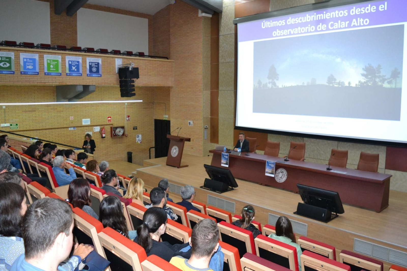 Jesús Aceituno, investigador Científico del CSIC y director del Observatorio de Calar Alto-Centro Astronómico Hispano en Andalucía (CAHA), que ha impartido la conferencia ‘Últimos descubrimientos desde el Observatorio de Calar Alto’.