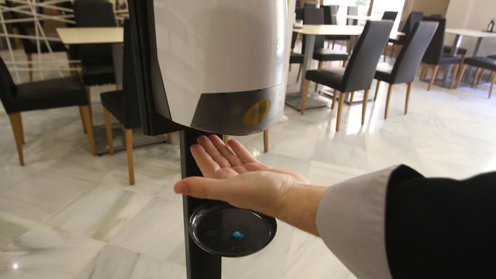 El local dispone de las medidas de seguridad e higiene pertinentes.