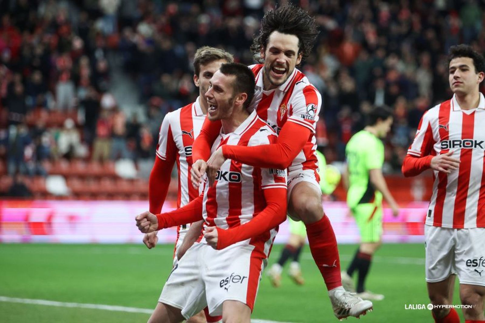 El Sporting golea al colista Mirandés, próximo rival del Málaga CF