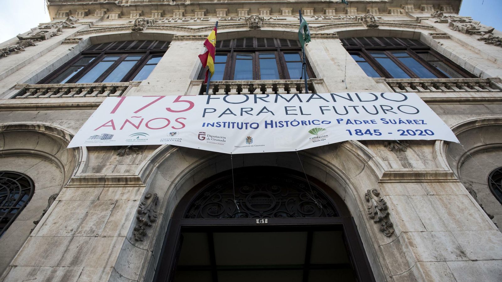Fachada del IES Padre Suárez, en Gran Vía.