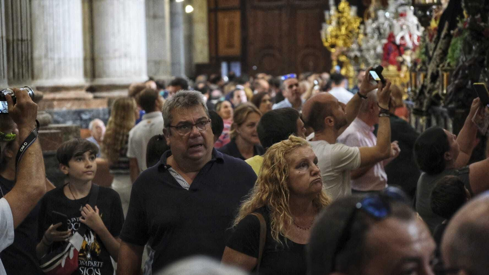 Magna Cádiz 2022: Lleno en la Catedral de Cádiz para ver los 17 pasos