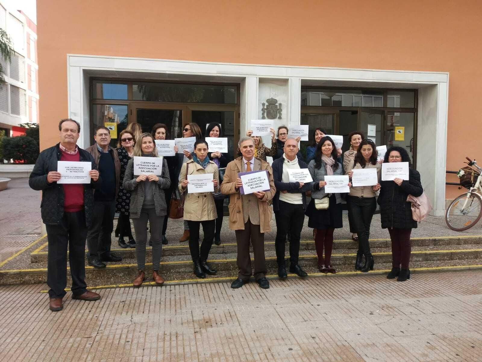 Letrados de la Administración de Justicia de Cádiz en una protesta en 2018.
