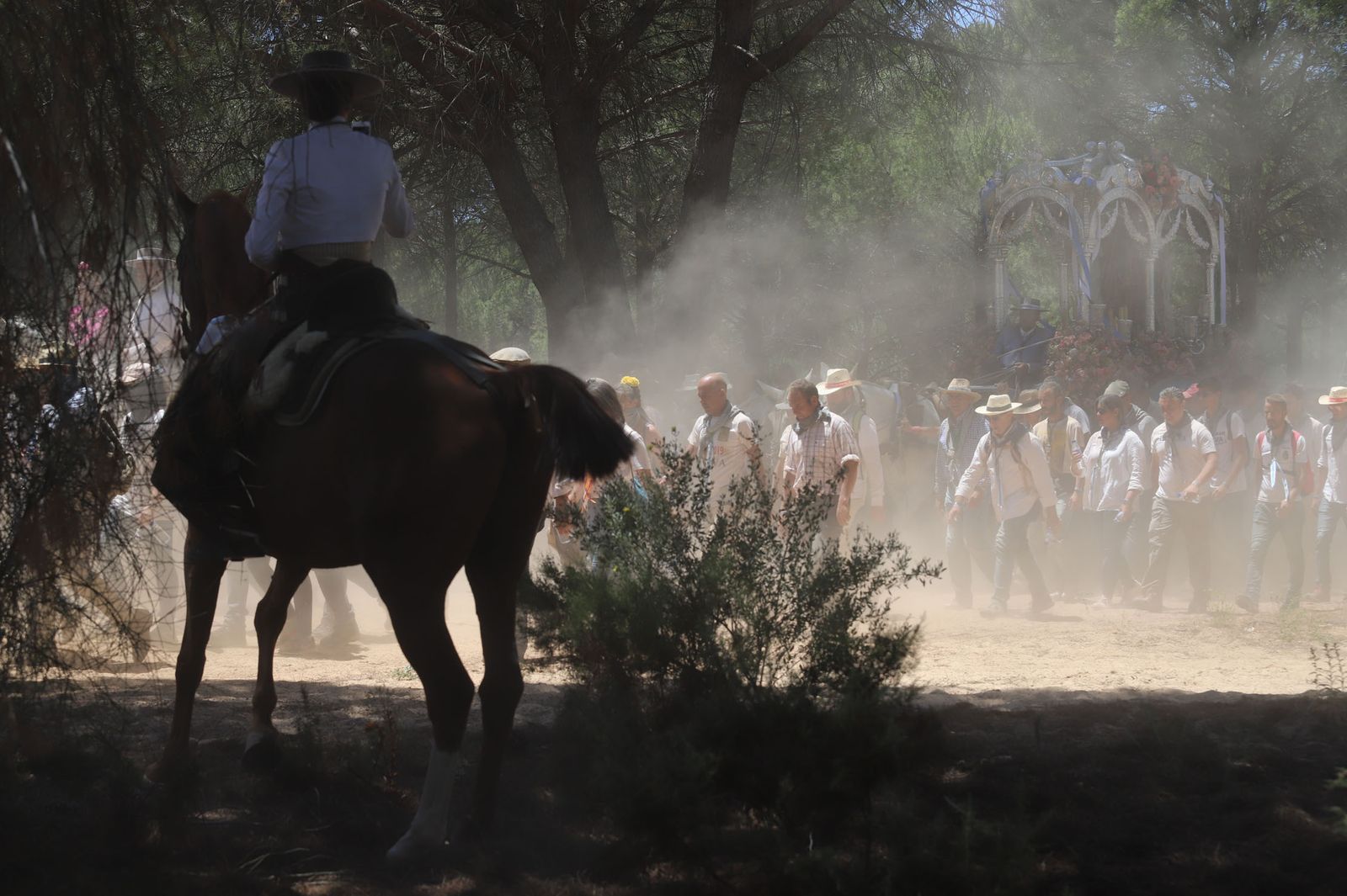 Imágenes de la Hermandad del Rocío de Huelva en el camino