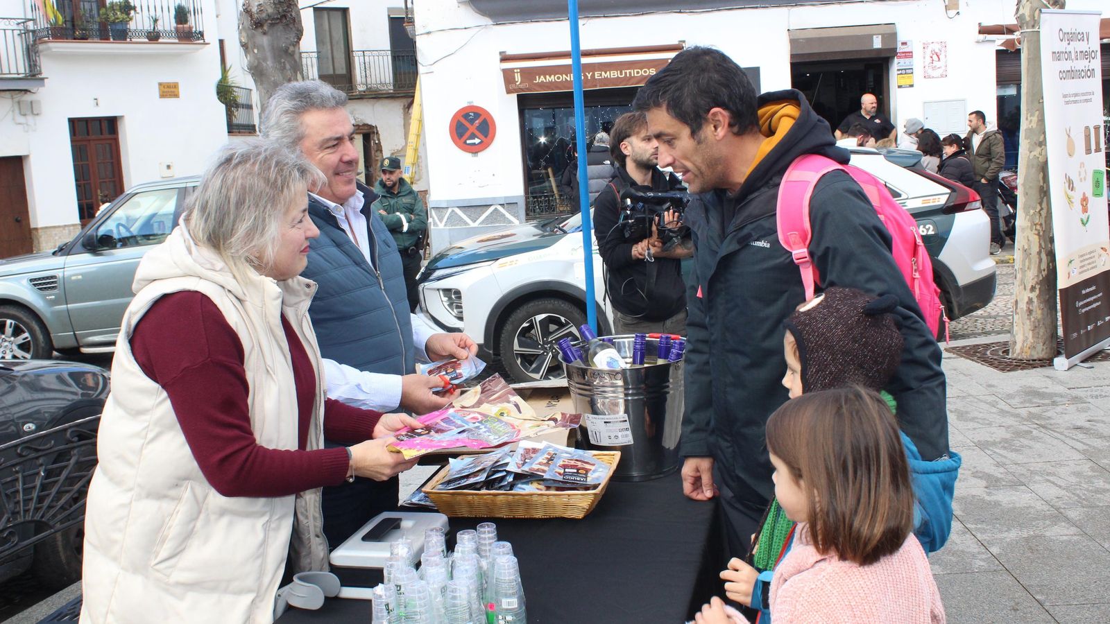 Reparto de jamón DOP Jabugo.