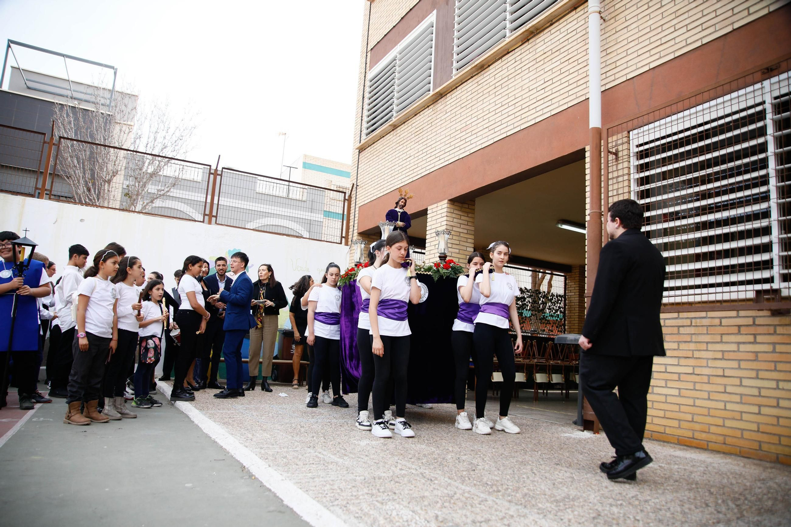 Las imágenes del CEIP San Fernando de El Zapillo de la ciudad de Almería en procesión en el viernes de dolores