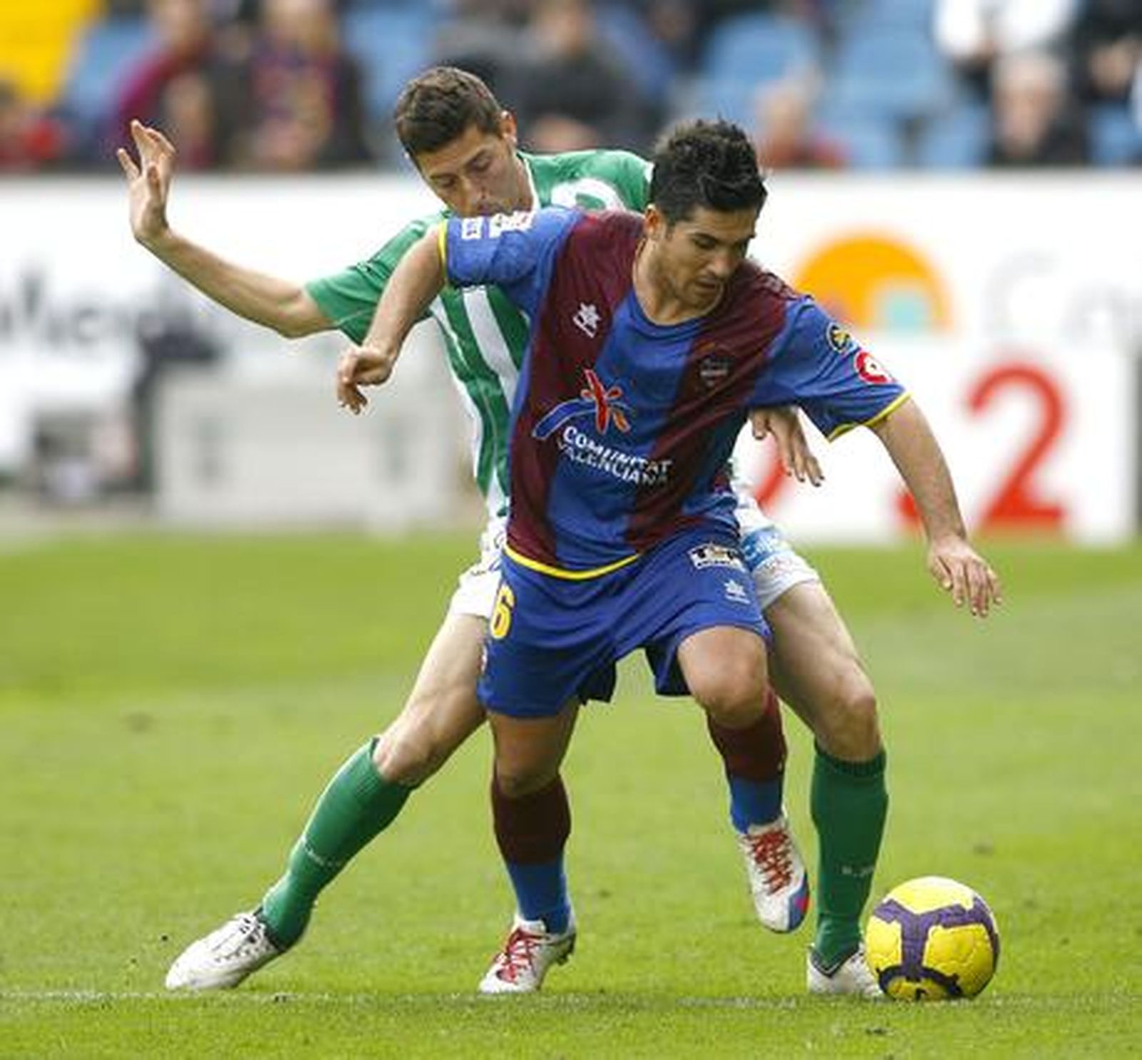 El equipo verdiblanco no puede sacar adelante los partidos lejos del Manuel Ruiz de Lopera. / LOF