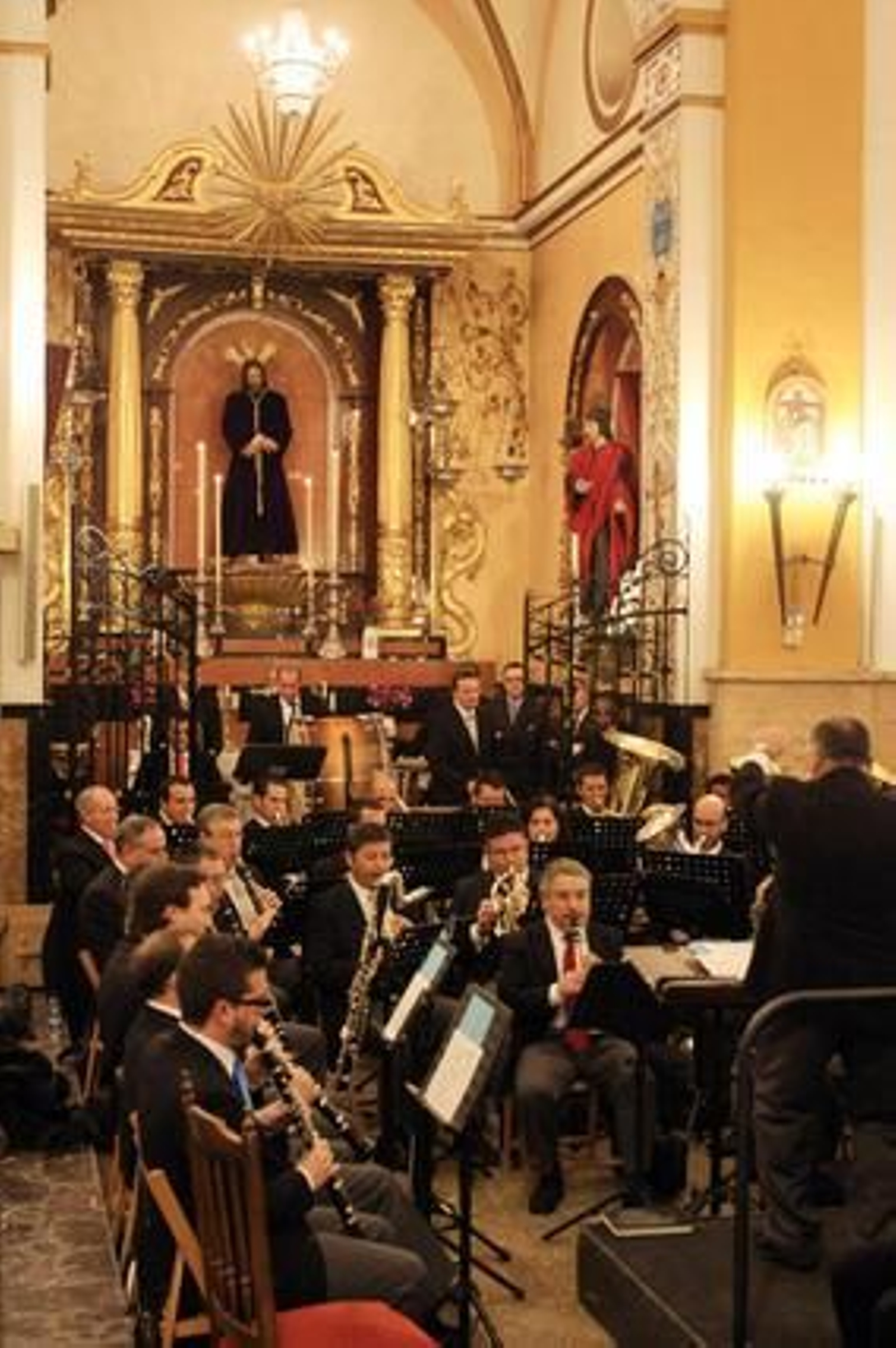 Arcángel, Argentina y Pepe 'El Marismeño' cantan la disertación del jefe de Cultura de 'Huelva Información', Eduardo Sugrañes. / Alberto Domínguez