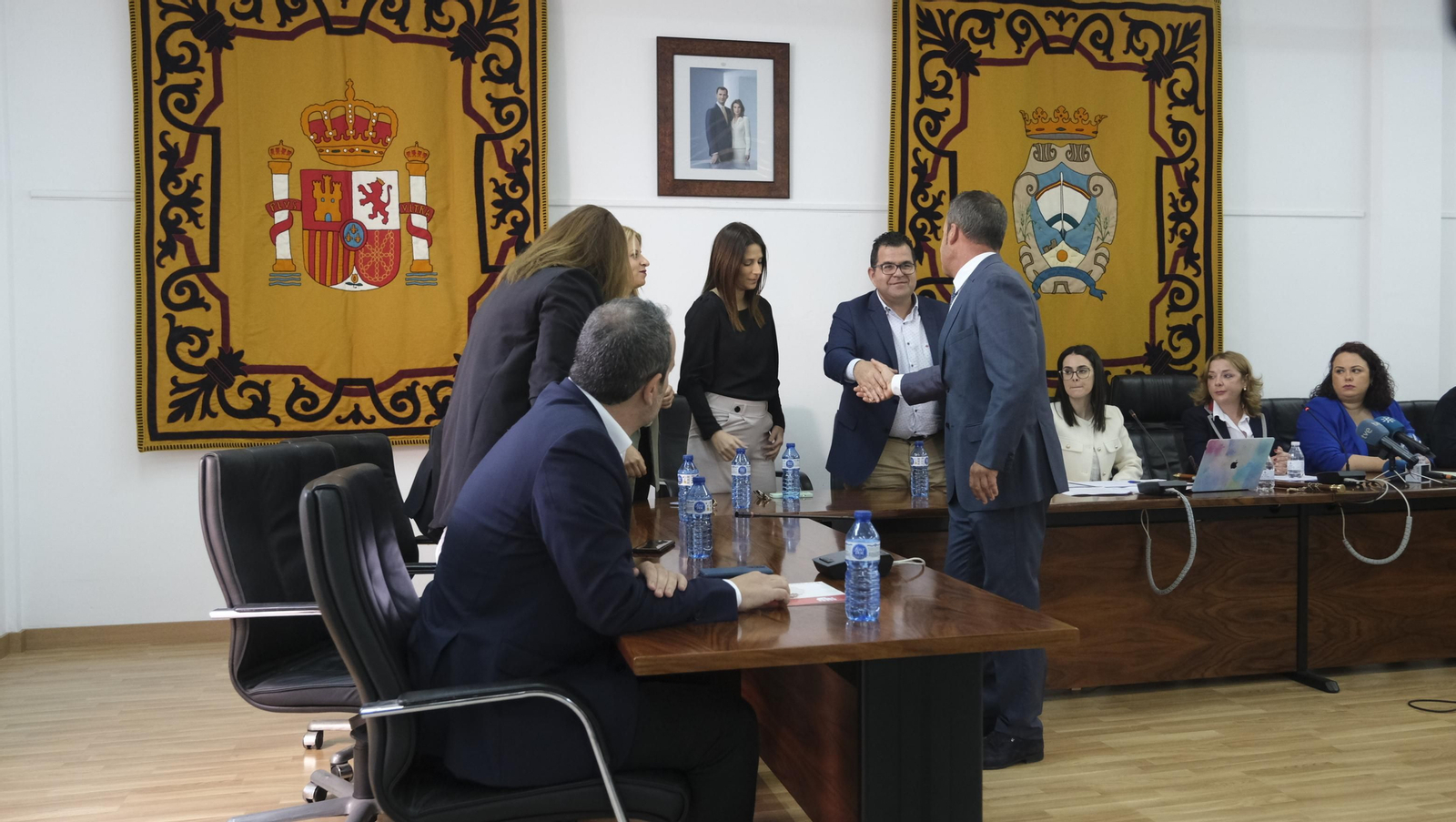 Las imágenes de la moción de censura en el Ayuntamiento de Carboneras